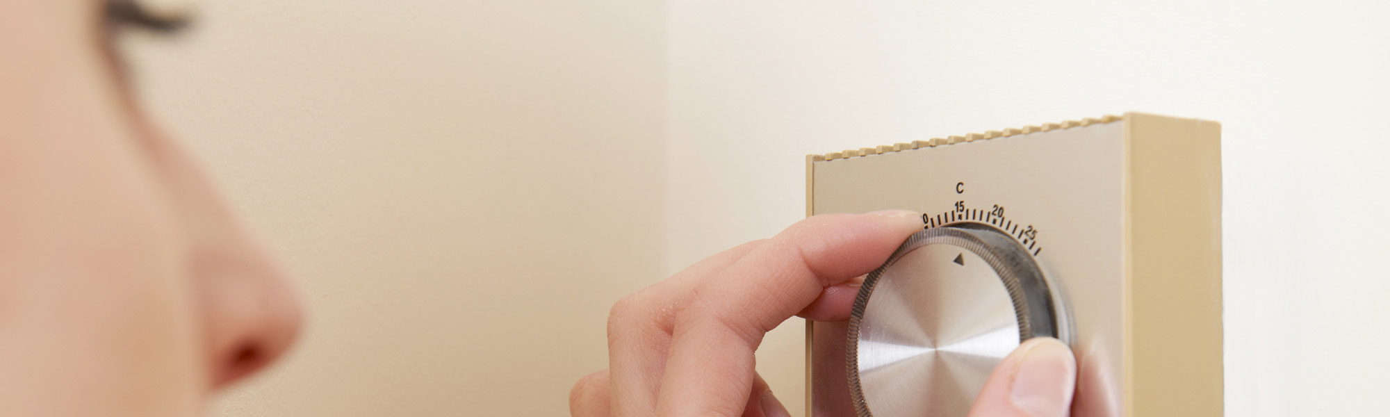 Adjusting thermostat